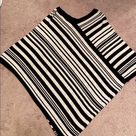 Cape like  style sweater black and white - Picture 1 of 4